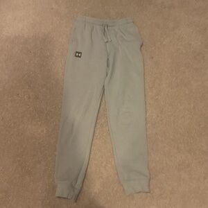 Grey Under Armour sweatpants with pockets